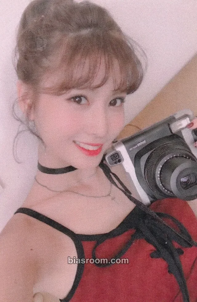 TWICE - Momo - Twicetagram Album broadcast