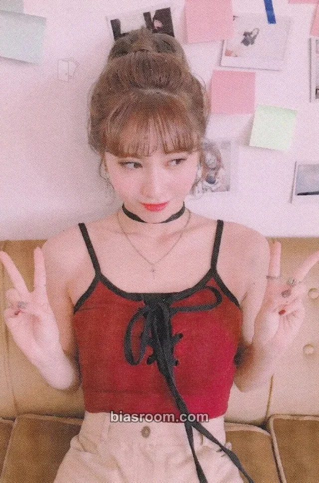 TWICE - Momo - Twicetagram Album broadcast