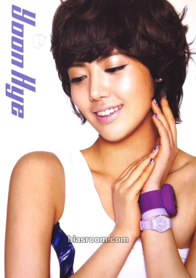 Rainbow - Yoonhye - A (Japanese Version) Album trading card non-standard size