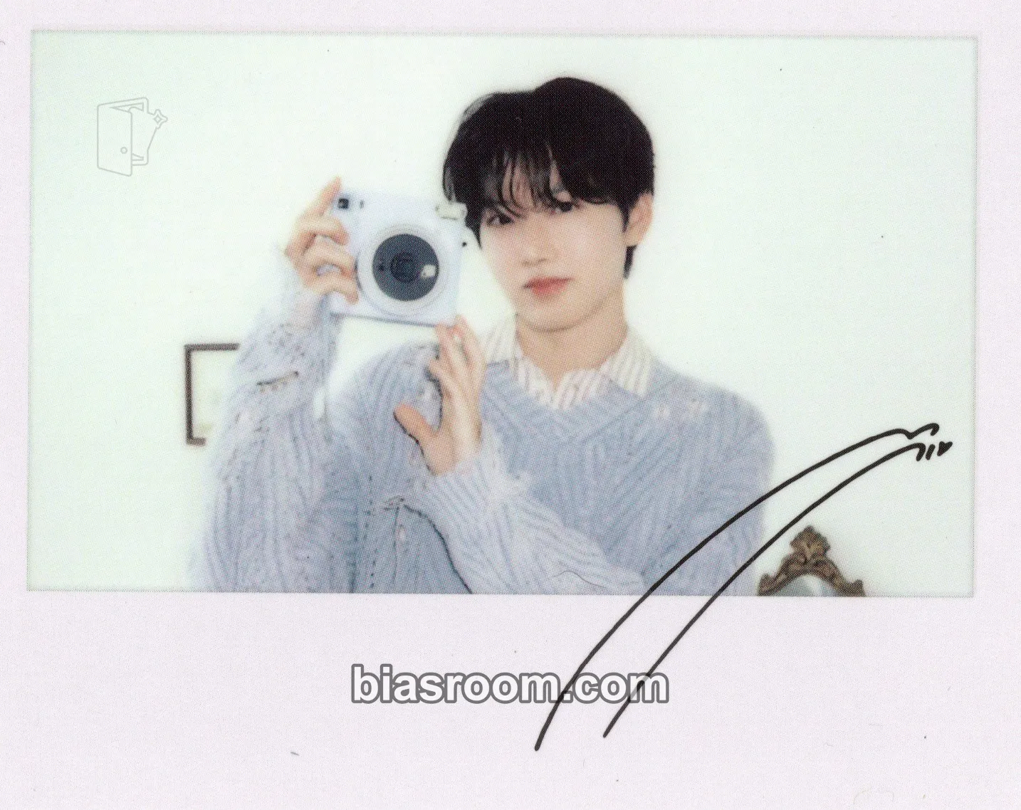 Junkyu 2026 Season's Greetings - Offstage: Soft days Photocard - TREASURE - TREASURE K-pop photocard