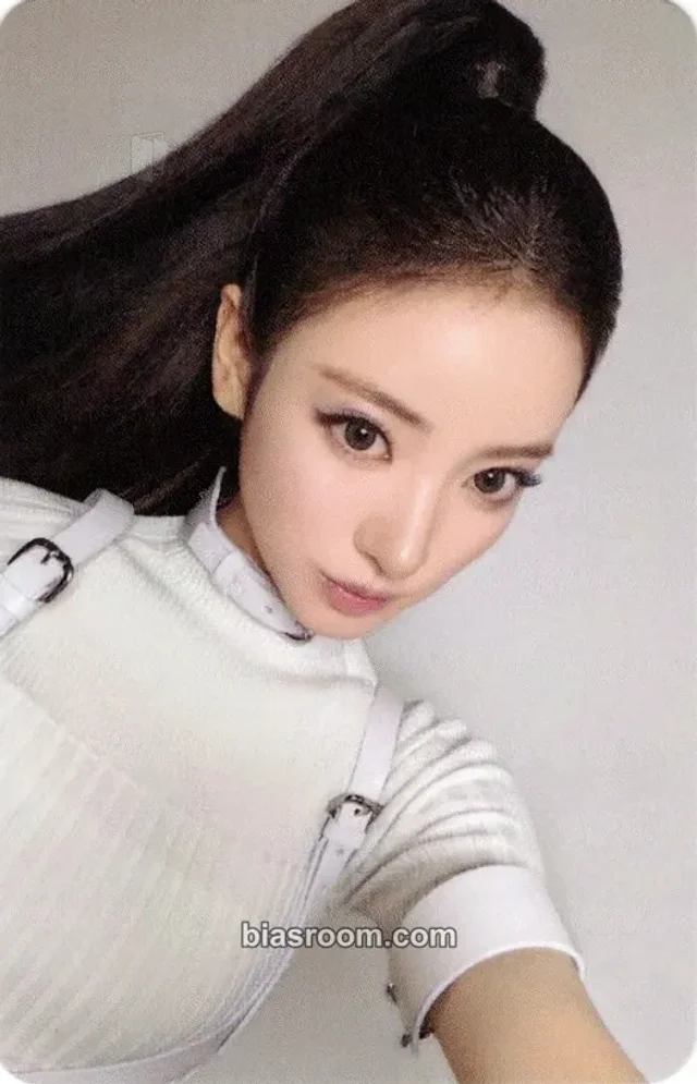 MEOVV - Anna - BITE NOW Album pob (pre-order benefit) hellolive photobook version
