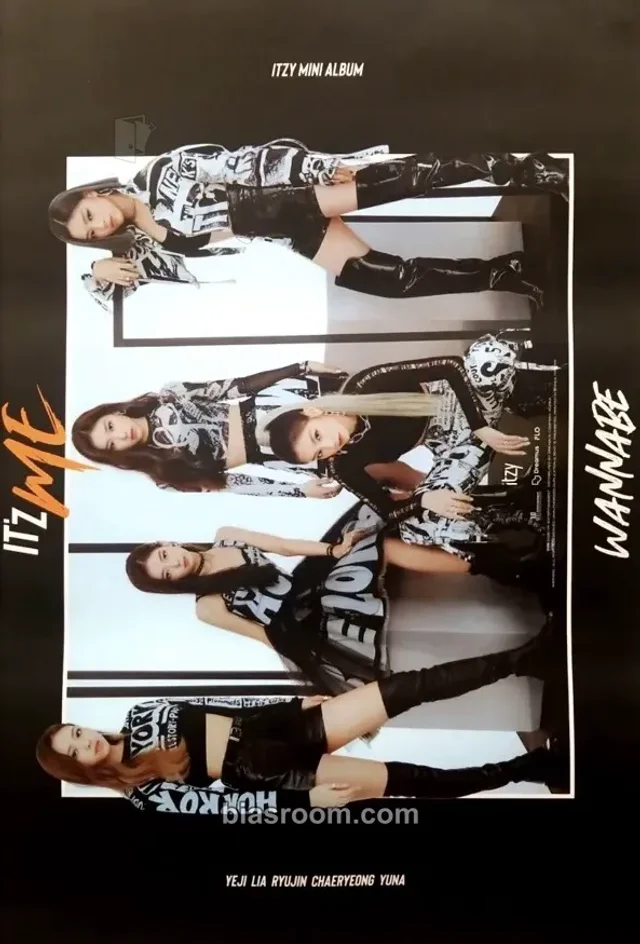 ITZY - IT’z ME Album poster album inclusion first press only