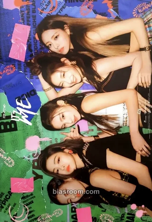 ITZY - IT’z ME Album poster album inclusion first press only