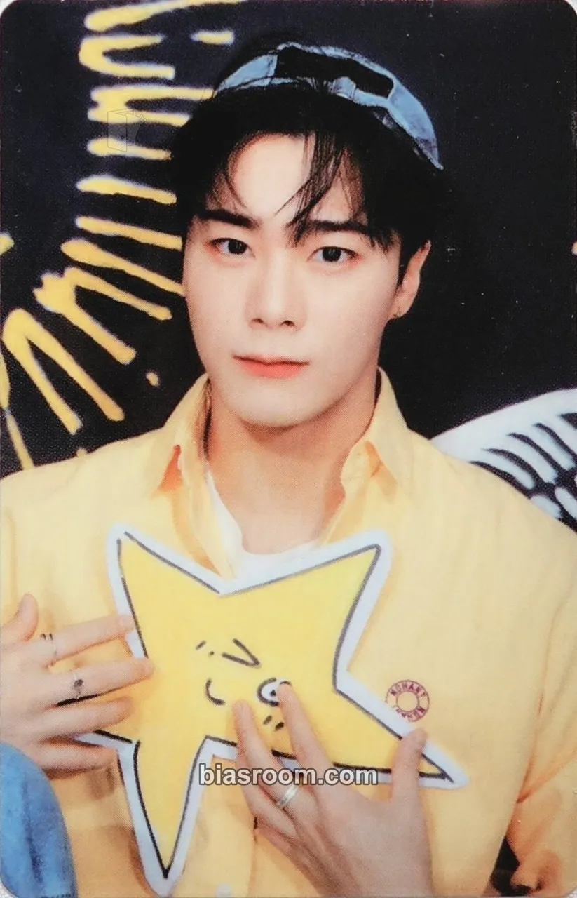 Moonbin 2023 Season’s Greetings Photocard - ASTRO - ASTRO K-pop photocard