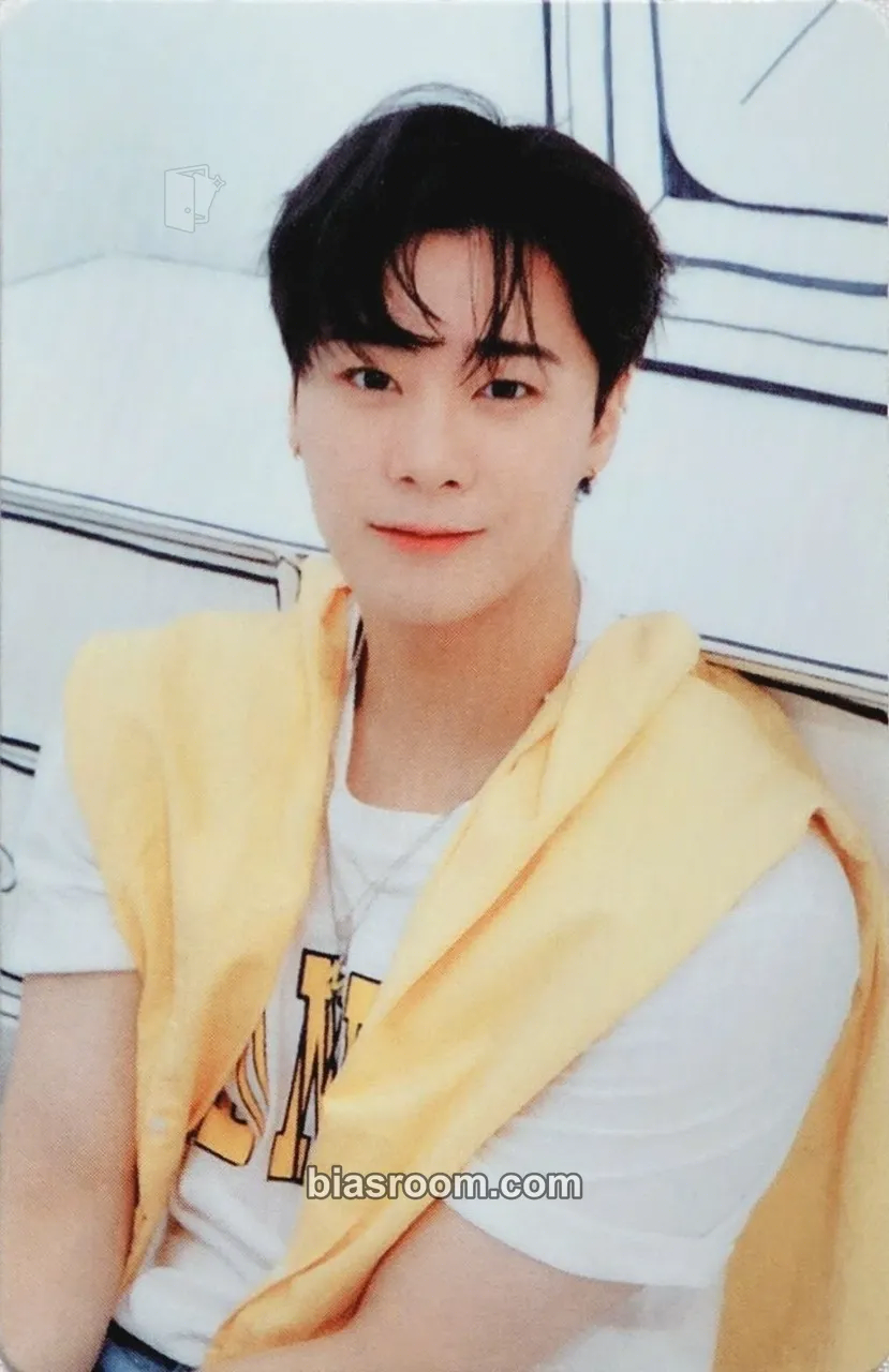 Moonbin 2023 Season’s Greetings Photocard - ASTRO - ASTRO K-pop photocard