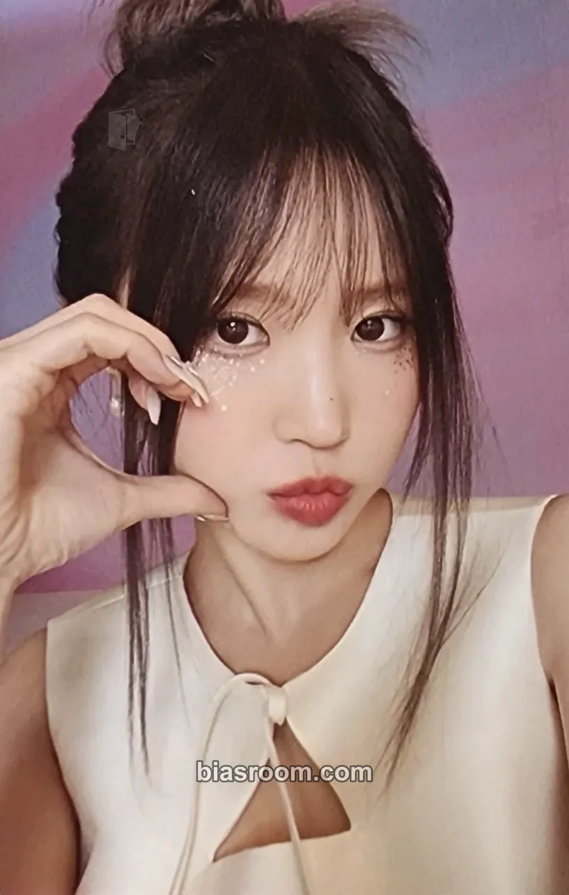 Hayoung Unlock My World Photocard - fromis_9 - fromis_9 K-pop photocard