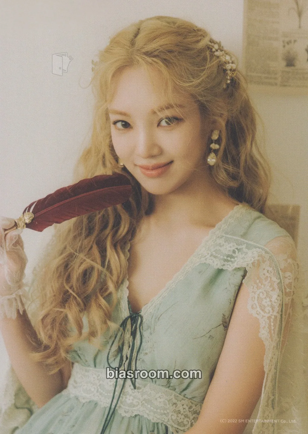 Hyoyeon Girl's Generation-Oh!GG-2022 Season's Greetings Photocard - Girls' Generation - Girls' Generation K-pop photocard