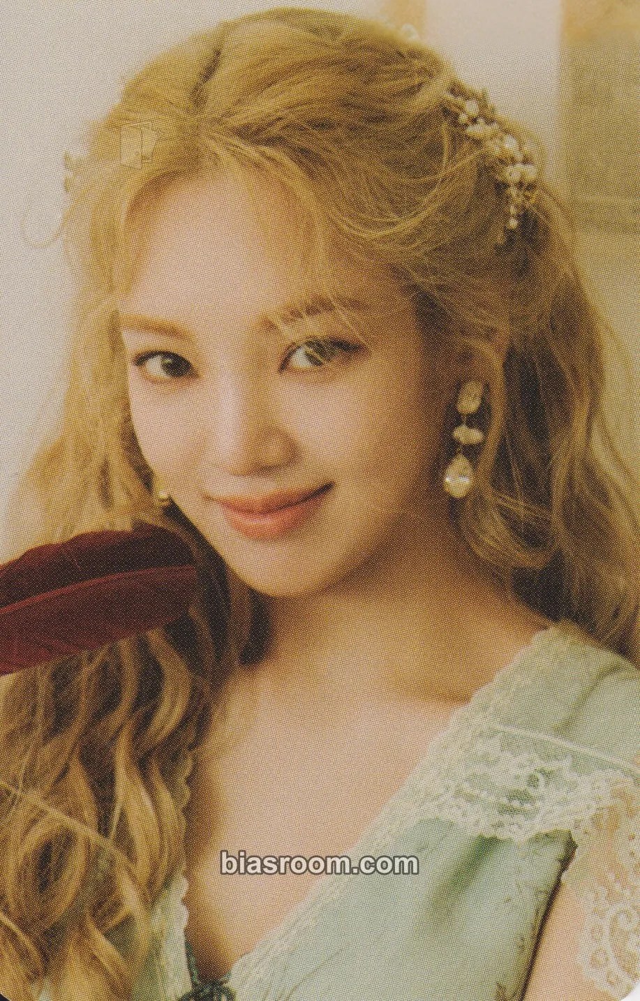 Hyoyeon Girl's Generation-Oh!GG-2022 Season's Greetings Photocard - Girls' Generation - Girls' Generation K-pop photocard
