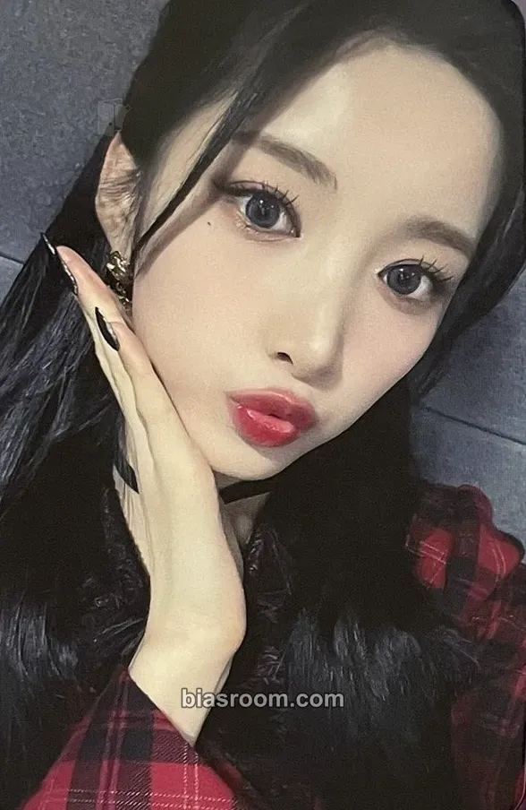 Yuki Cabin Fever Photocard - PURPLE KISS - PURPLE KISS K-pop photocard