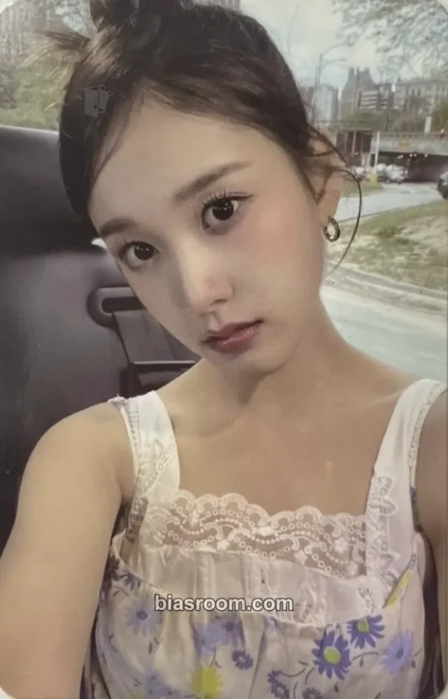 STAYC - J - STAY IN CHICAGO Other purchase benefit merch photocard