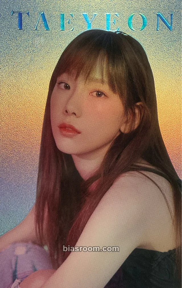 Taeyeon - Taeyeon - Four Seasons Album holographic (hologram) merch photocard photocard set A version