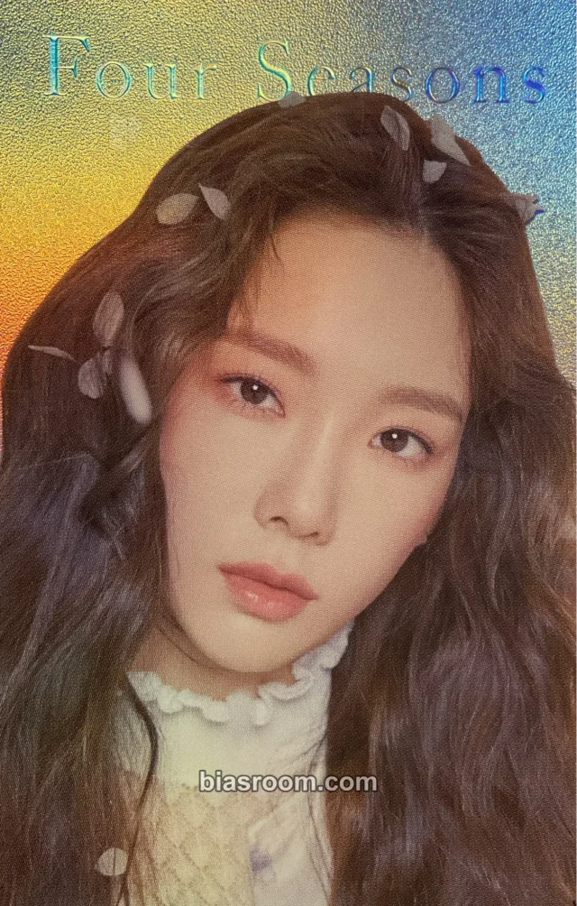 Taeyeon - Taeyeon - Four Seasons Album holographic (hologram) merch photocard photocard set B version
