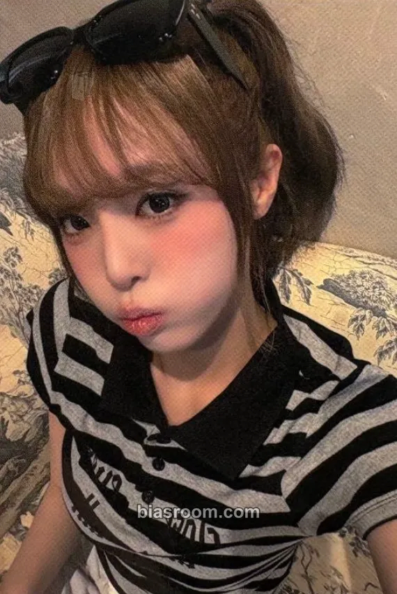 Yena Mirror Mirror / STAR! (feat. Hatsune Miku Photocard - Yena K-pop photocard