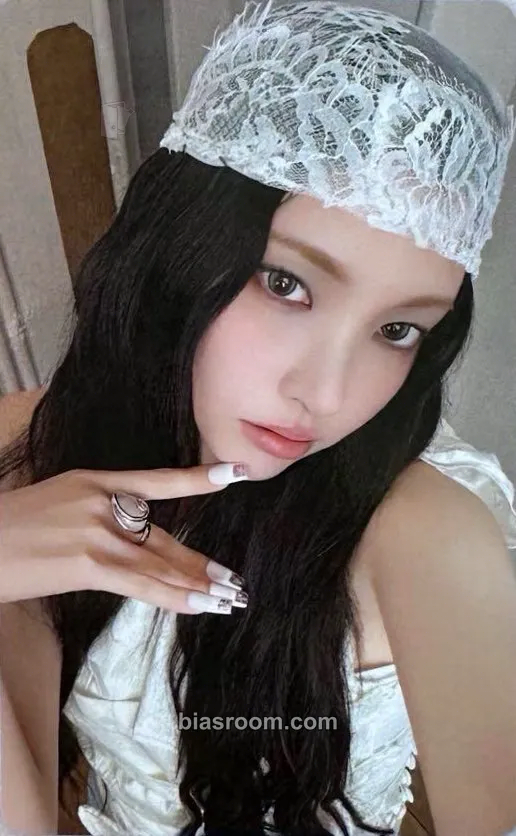 Yunah MAMIHLAPINATAPAI Photocard - ILLIT - ILLIT K-pop photocard