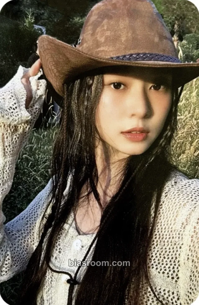 Kim Minju - Minju - 2025 SEASON’S GREETINGS - Blooming Road Other photocard set