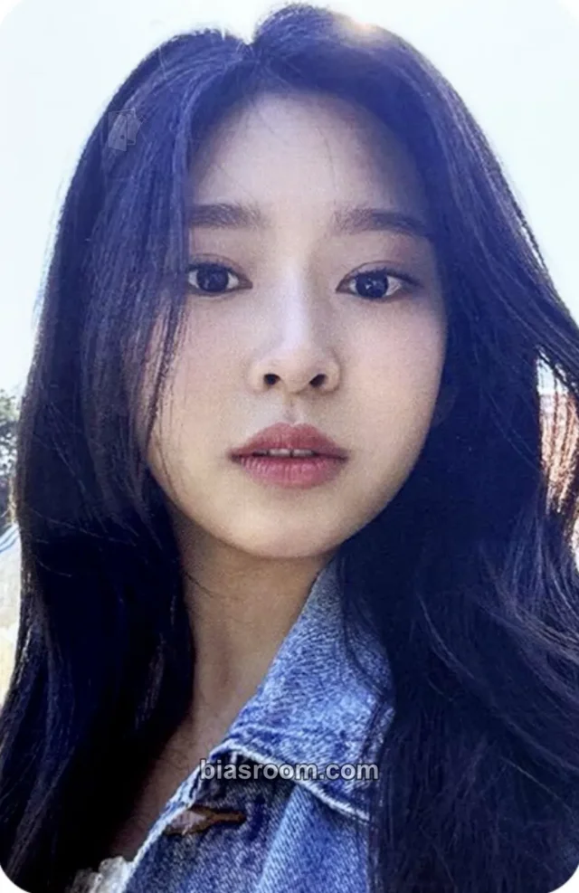 Kim Minju - Minju - 2025 SEASON’S GREETINGS - Blooming Road Other pob (pre-order benefit)
