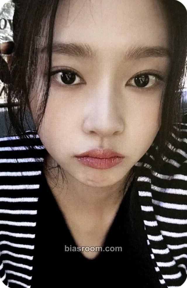 Kim Minju - Minju - 2025 SEASON’S GREETINGS - Blooming Road Other pob (pre-order benefit) withmuu