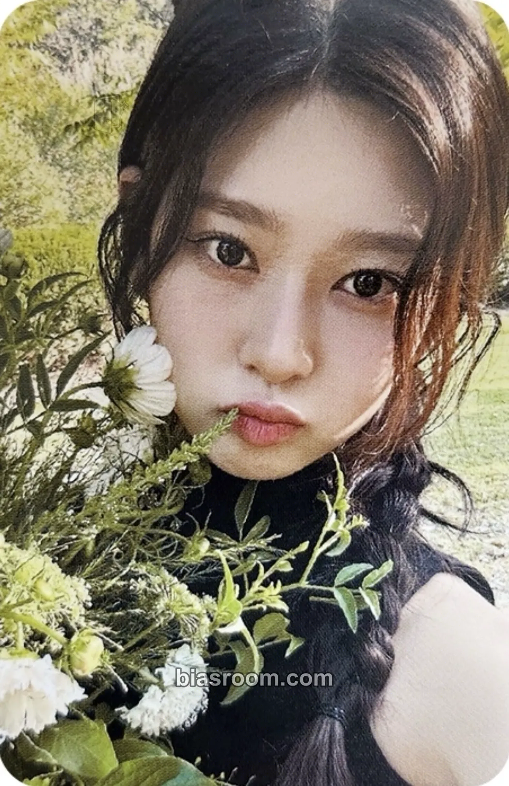 Minju 2025 Season’s Greetings - Blooming Road Photocard - Kim Minju - Kim Minju K-pop photocard