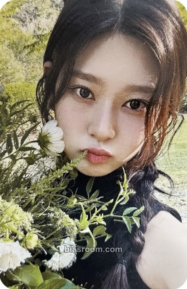 Kim Minju - Minju - 2025 SEASON’S GREETINGS - Blooming Road Other pob (pre-order benefit) withmuu