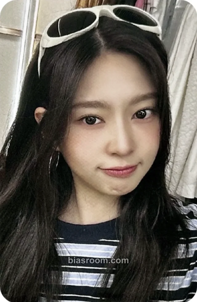 Kim Minju - Minju - 2025 SEASON’S GREETINGS - Blooming Road Other photo event