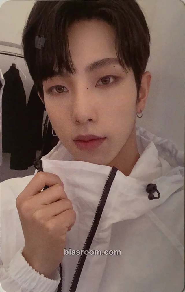 Luminous - Suil - YOUTH Album album photocard