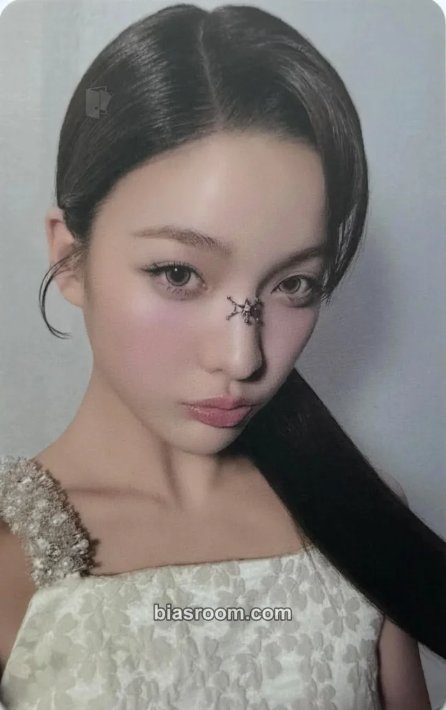 ILLIT - Iroha - bomb Album weverse global shop (wvg) pvc card