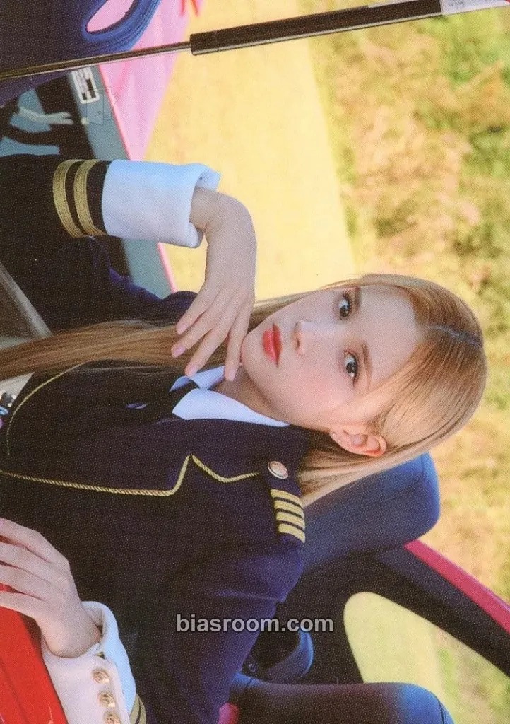 Huening Bahiyyih FLY HIGH: Japan Fan Concert 2024 Photocard - Kep1er - Kep1er K-pop photocard