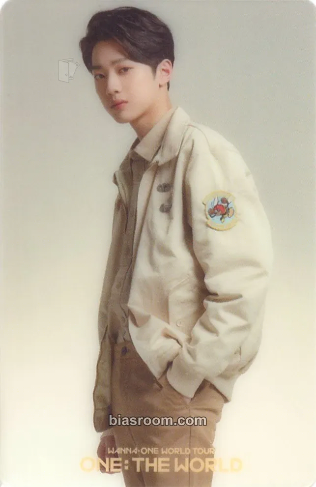 Kuanlin ONE : THE WORLD Photocard - Wanna One - Wanna One K-pop photocard