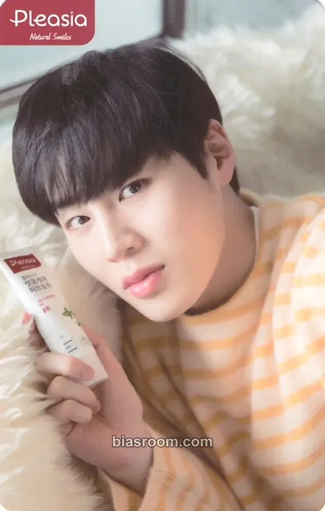 Wanna One - Ha Sung Woon - Pleasia Toothpaste Other purchase benefit sticker photocard