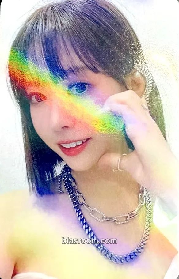Bora Cherry Dash Photocard - Cherry Bullet - Cherry Bullet K-pop photocard