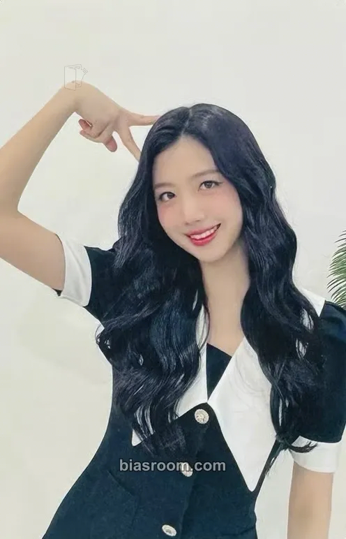 Yuju Cherry Dash Photocard - Cherry Bullet - Cherry Bullet K-pop photocard