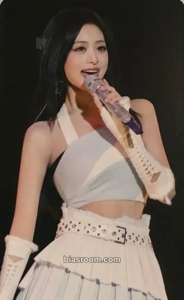 BABYMONSTER - Ahyeon - LOVE MONSTERS Live Album (Physical Release Only) Album bluray version album photocard