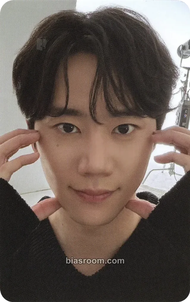 Lee Jun Young - Jun - 2025 FANMEETING ‘Scene by JUNYOUNG’ ASIA TOUR Event merch photocard keyring