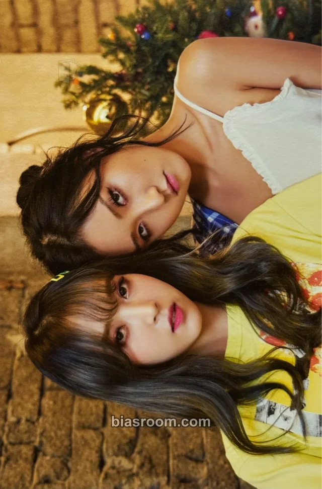 MAMAMOO - Moonbyul & Hwasa - 2018 Season's Greetings Other season's greetings postcard