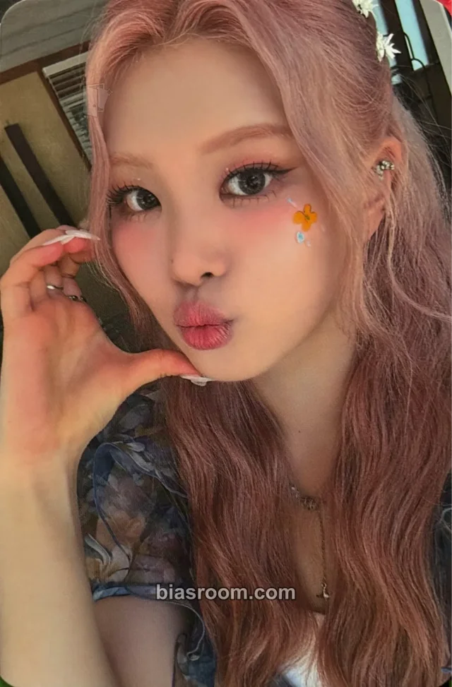 PURPLE KISS - Swan - Twenty Album broadcast