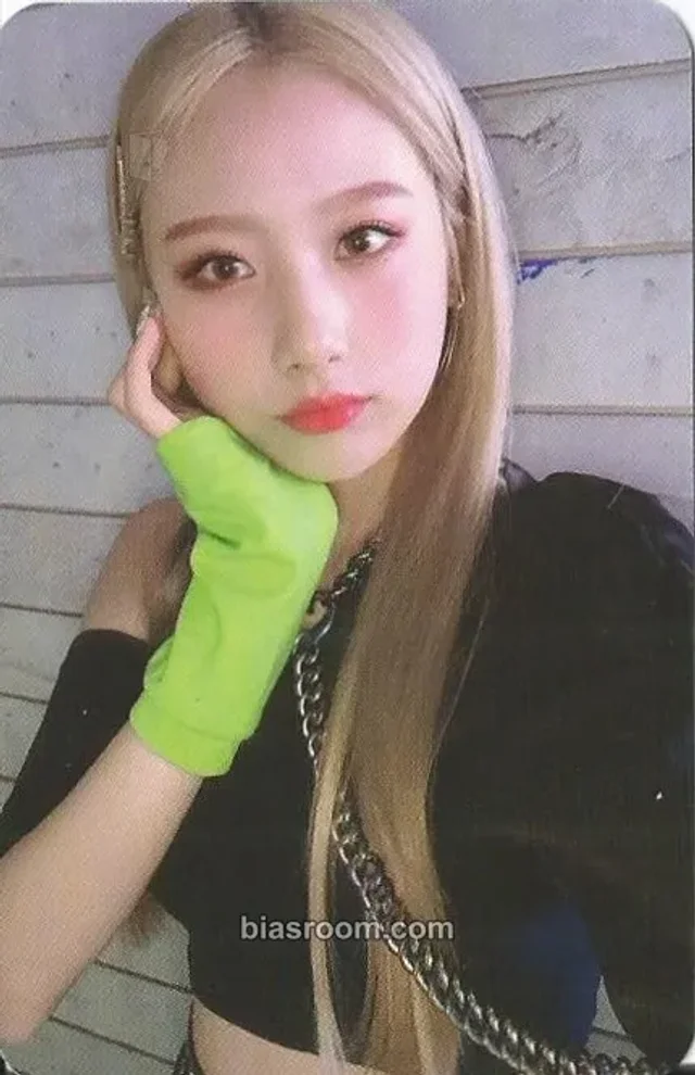 Yewon Hot Issue Issue Maker K-pop photocard