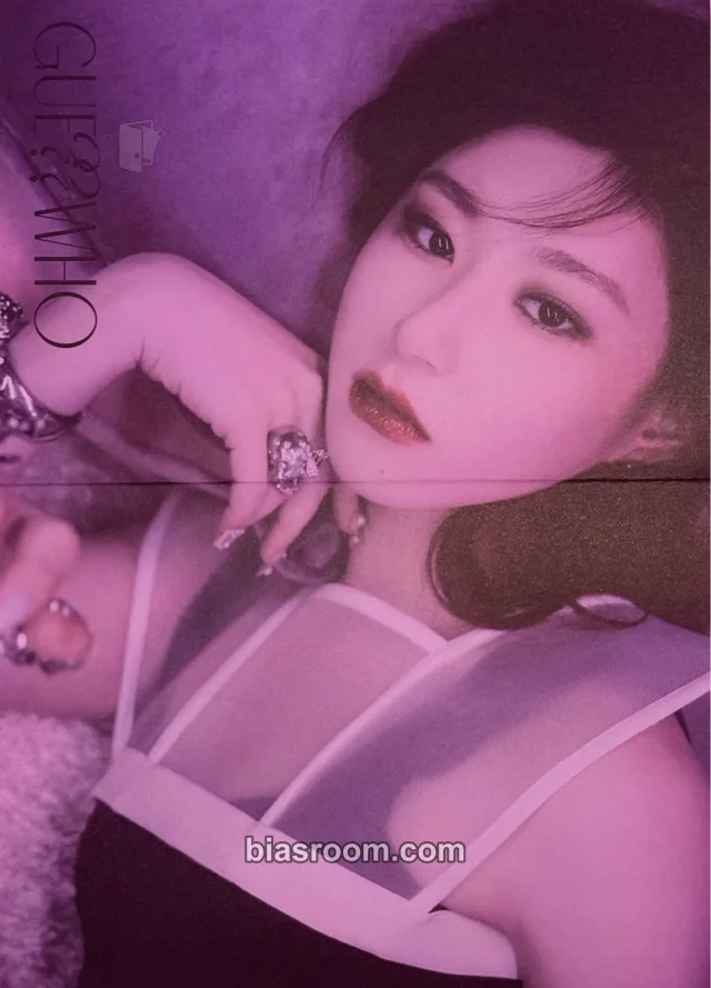ITZY - Chaeryeong - GUESS WHO Album album inclusion photobook version folded poster mini poster horizontal