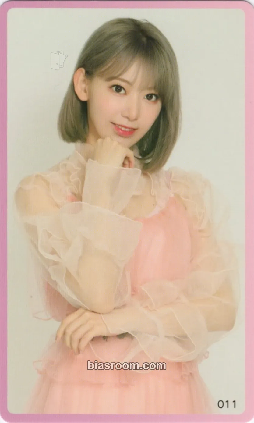 Sakura EYES ON ME Photocard - IZ*ONE - IZ*ONE K-pop photocard