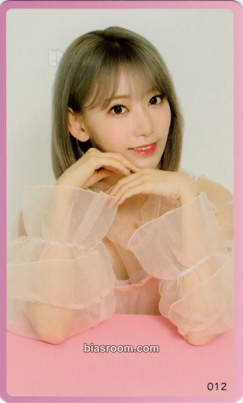 Sakura EYES ON ME Photocard - IZ*ONE - IZ*ONE K-pop photocard