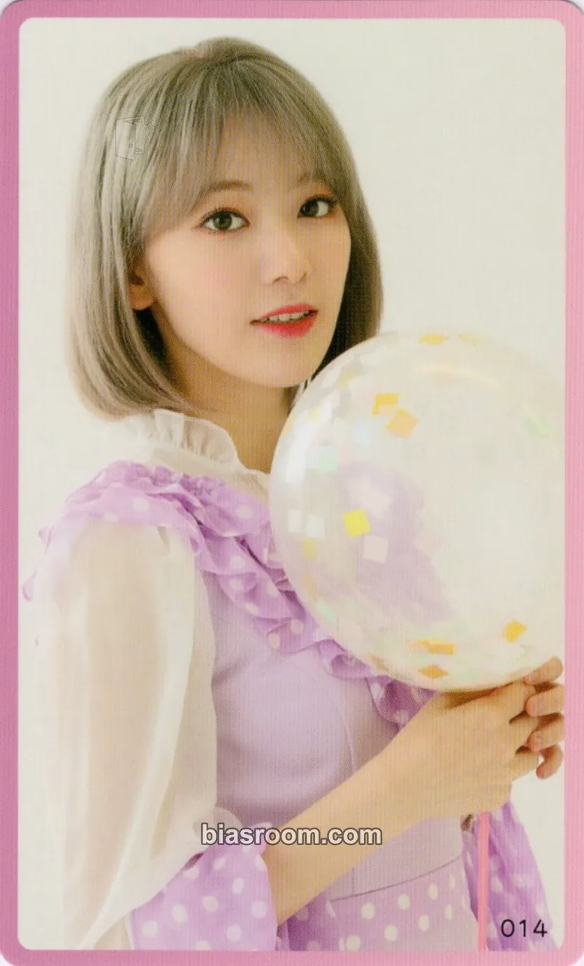 Sakura EYES ON ME Photocard - IZ*ONE - IZ*ONE K-pop photocard