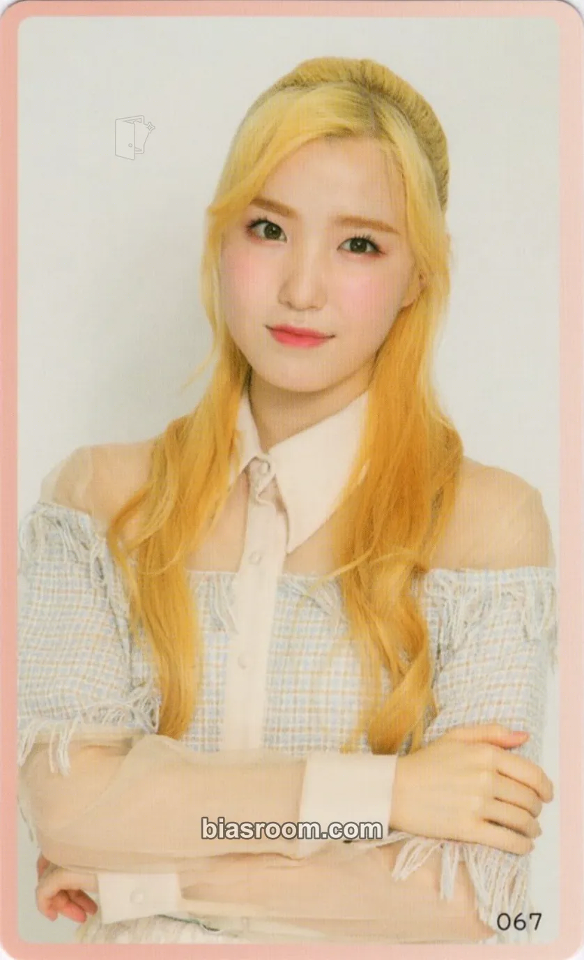 Hitomi EYES ON ME Photocard - IZ*ONE - IZ*ONE K-pop photocard
