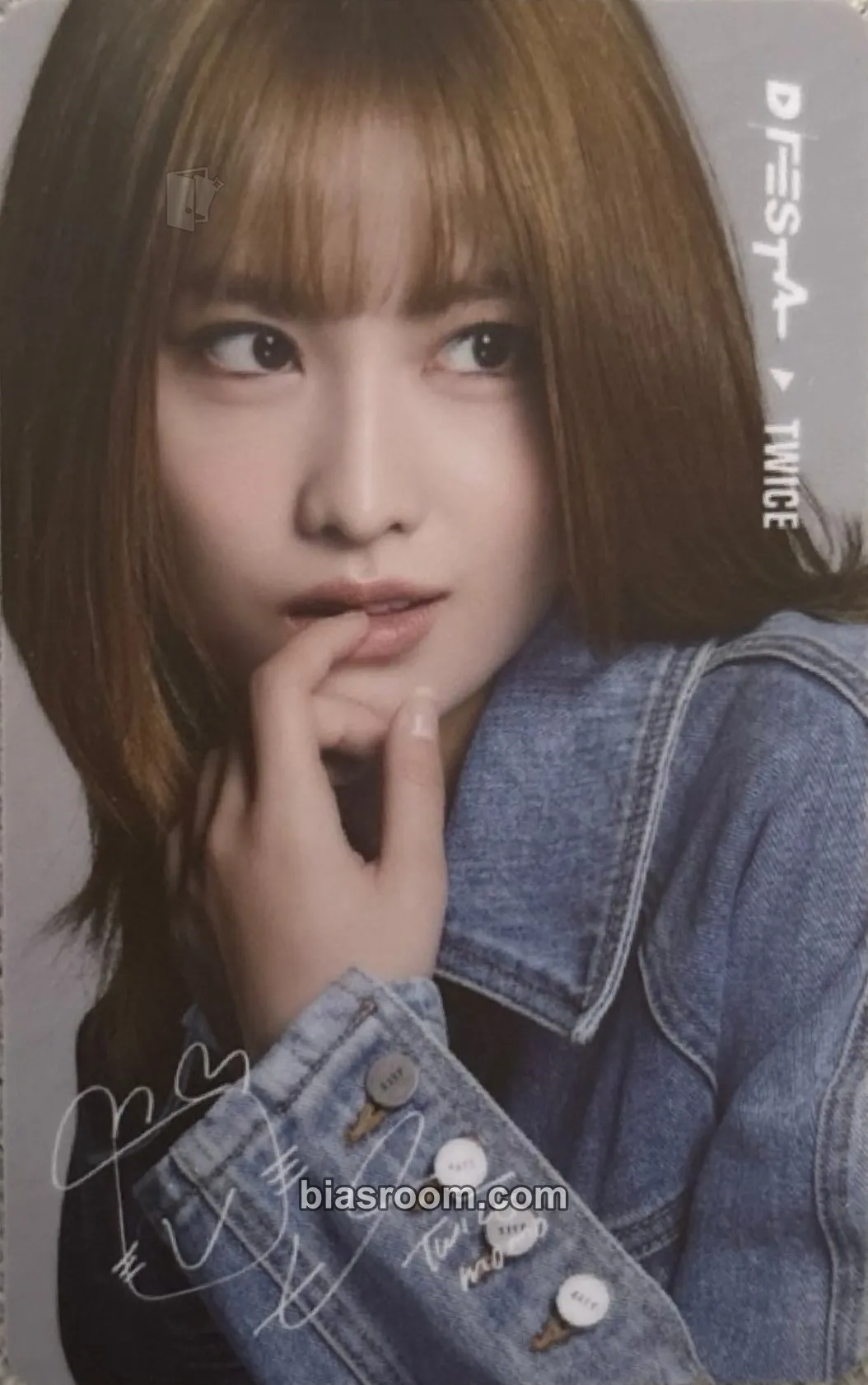Momo D'FESTA Exhibition Photocard - TWICE - TWICE K-pop photocard