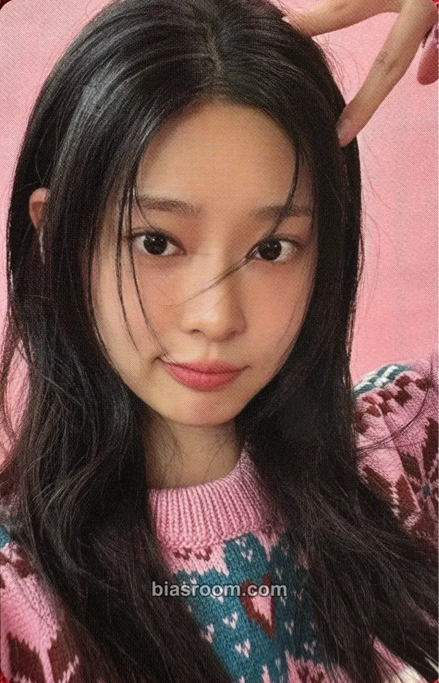 Kim Minju - Minju - 2026 SEASON’S GREETINGS - me, my, minju Other video call (fancall) pob (pre-order benefit)