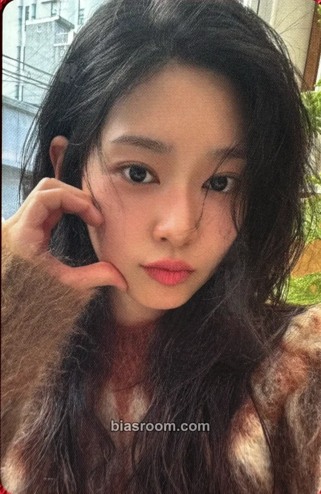 Kim Minju - Minju - 2026 SEASON’S GREETINGS - me, my, minju Other video call (fancall) pob (pre-order benefit)