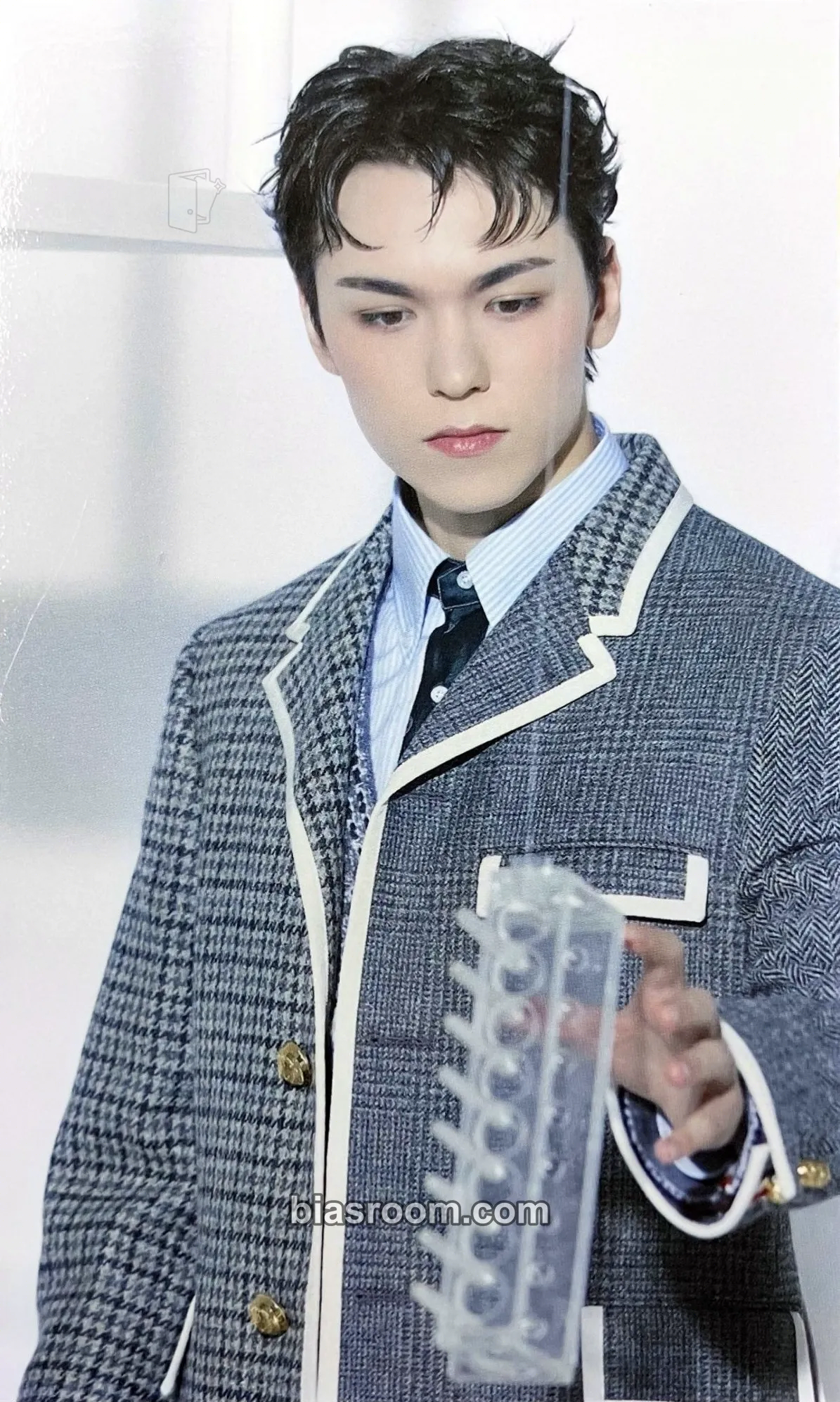 Vernon 17 IS RIGHT HERE Photocard - SEVENTEEN - SEVENTEEN K-pop photocard