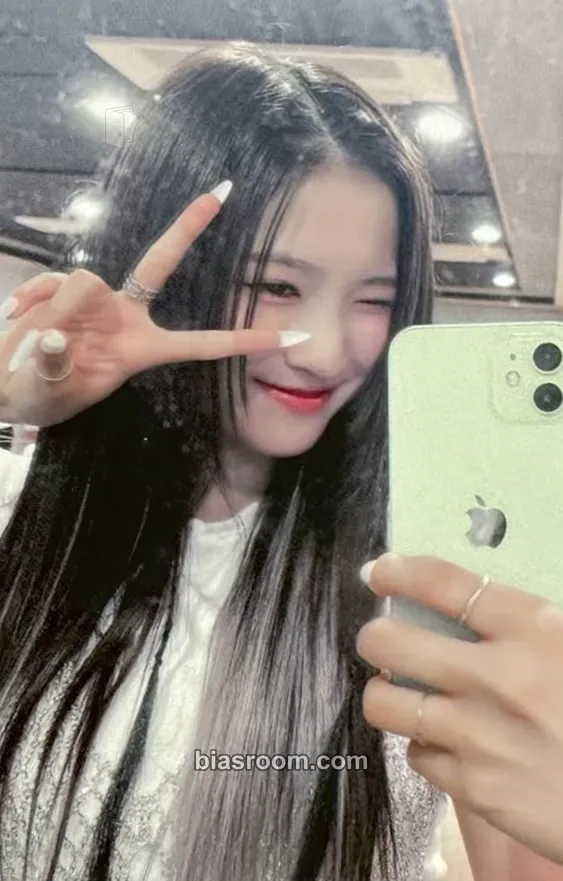 Remi Cherry Dash Photocard - Cherry Bullet - Cherry Bullet K-pop photocard