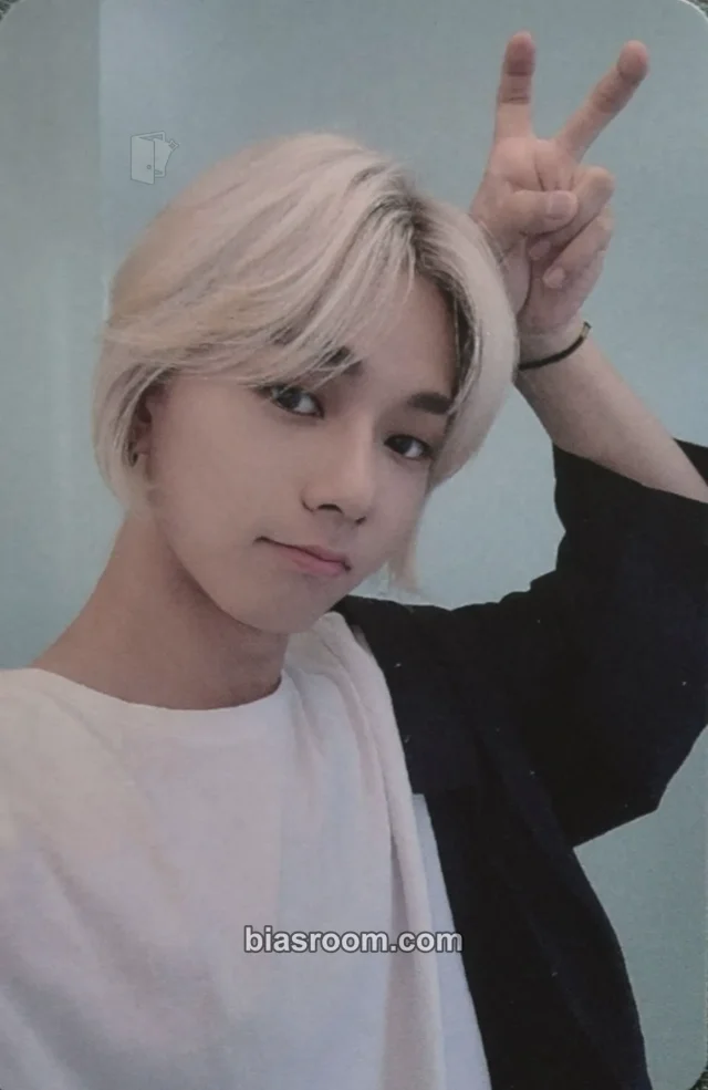 CMDM - HeeJu - Back To The Future Album album photocard special version