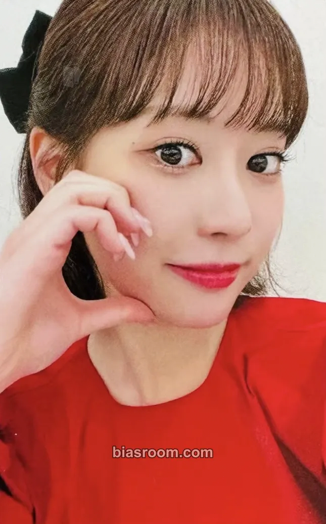 Bora Cherry Dash Photocard - Cherry Bullet - Cherry Bullet K-pop photocard