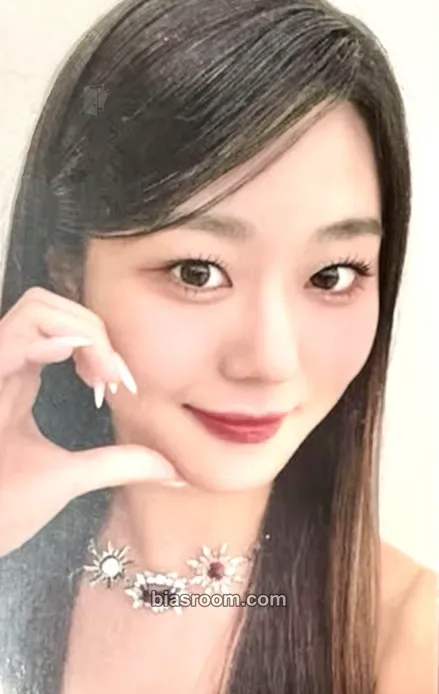 Chaerin Cherry Dash Photocard - Cherry Bullet - Cherry Bullet K-pop photocard