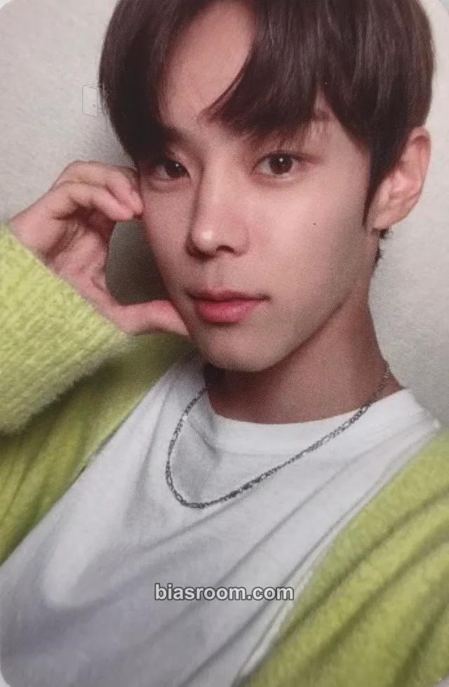 Yoon Seobin - Seobin - Roommates of Poongduck 304 Album 'selfie' version album photocard